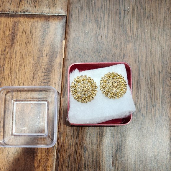 Gold costume earrings - Picture 3 of 3